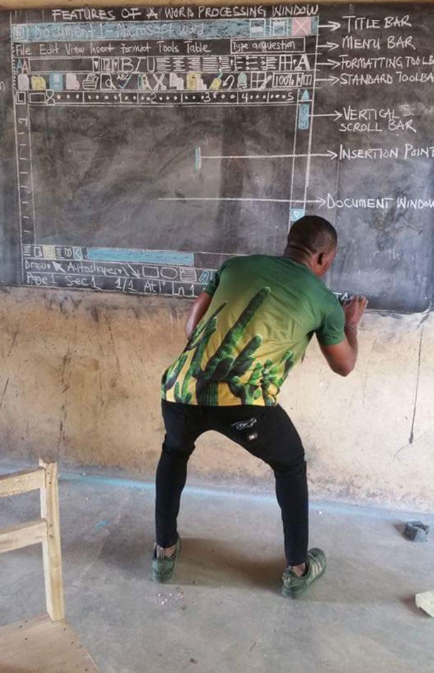 آموزش مایکروسافت ورد پای تخته با گچ در کشور غنا